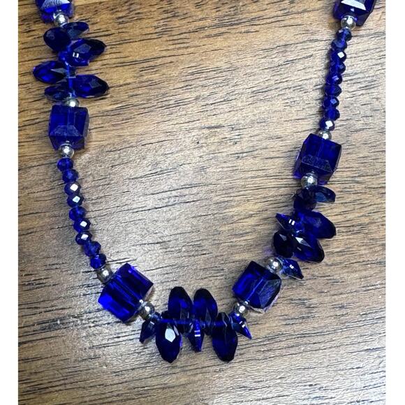 Elegant Royal Blue Beaded Necklace. - Picture 4 of 4